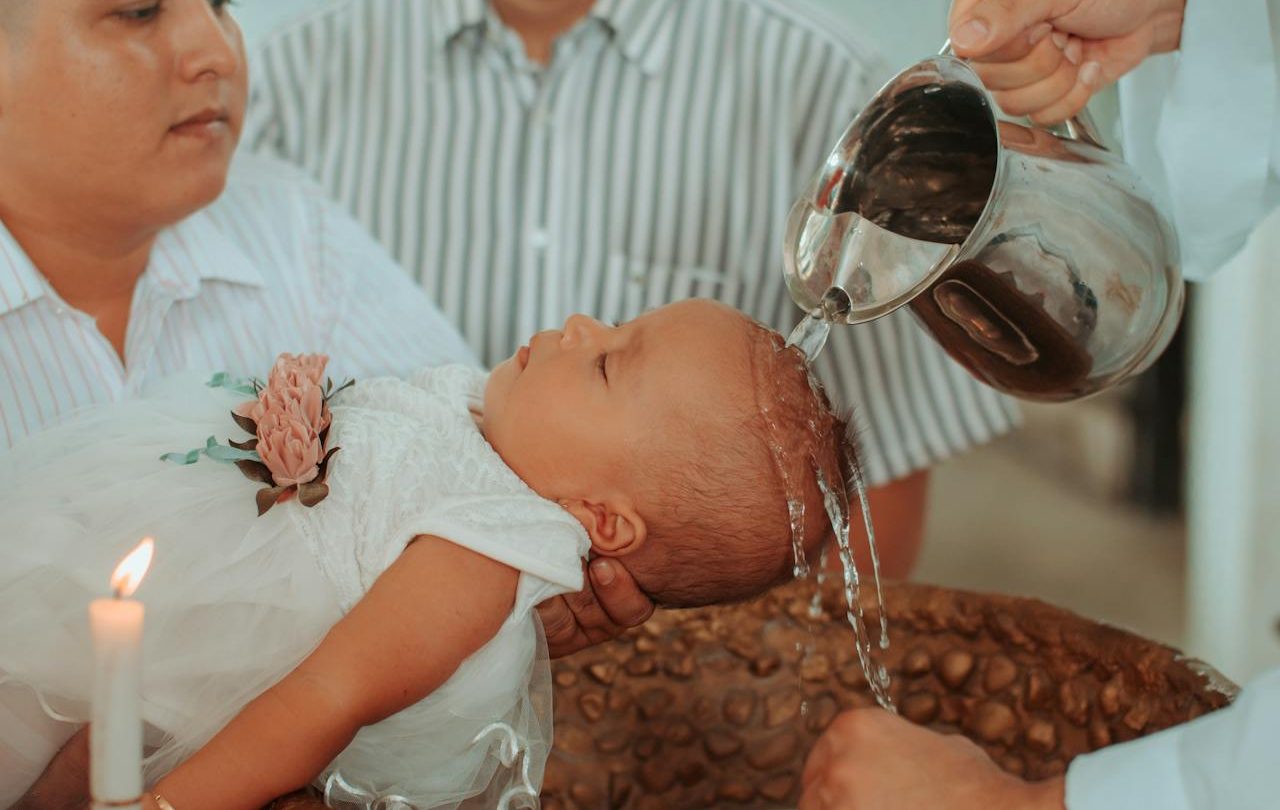 Zagrebačka nadbiskupija obiteljima daje 700 eura za peto kršteno dijete