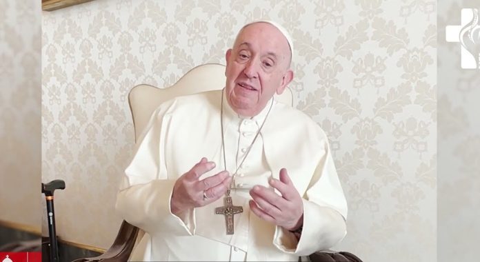 Papa Franjo o blagoslovu istospolnih parova: 