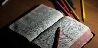 Ne odustajte od papirnatih Biblija