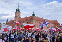 U Poljskoj 50.000 ljudi hodalo za život dok parlament razmišlja o legalizaciji pobačaja