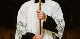 Katolički svećenik živ spaljen tijekom vjerskog obreda
