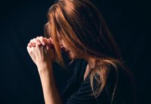 Muž pretukao ženu zbog vjere u Krista