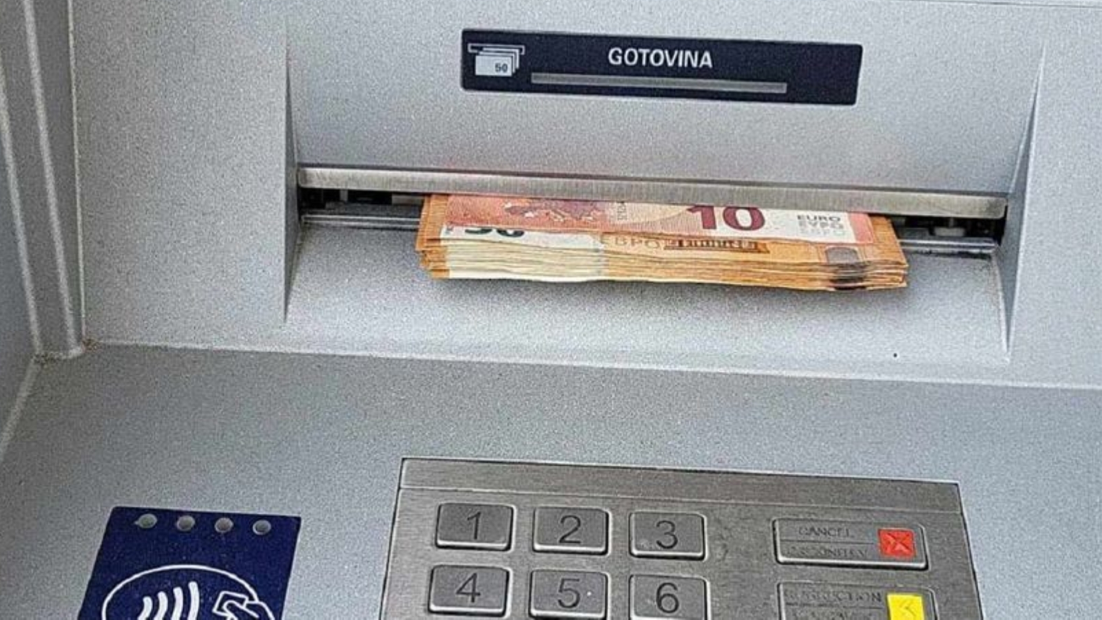 Netko je zaboravio uzeti 1500 eura s bankomata