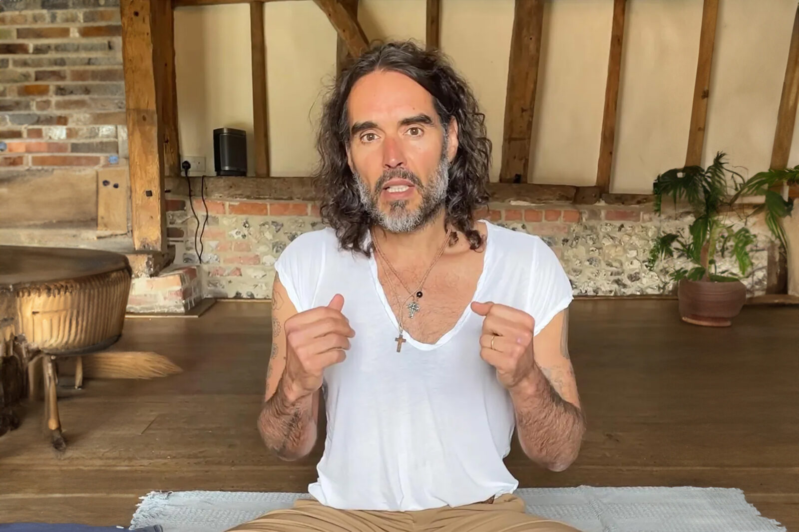 Russel Brand se krstio