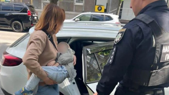 Majka uhićena zbog pokušaja prodaje sina