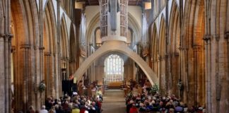 Crkva u Walesu će položiti bijelo cvijeće u spomen na LGBT osobe koje su povrijedili kršćani