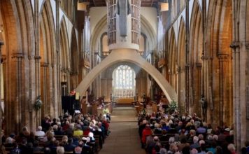 Crkva u Walesu će položiti bijelo cvijeće u spomen na LGBT osobe koje su povrijedili kršćani