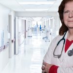 Kršćanska medicinska sestra pobijedila nakon što je otpuštena zbog svojih vjerskih uvjerenja