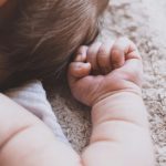 Majka ostavila bebu samu u kući