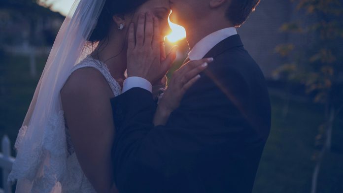 Oženio se za djevojku na internetu