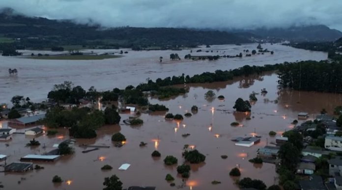 Obilne kiše u Brazilu ostavile su stotine mrtvih ili ozlijeđenih: Mnoge crkve su poplavljene