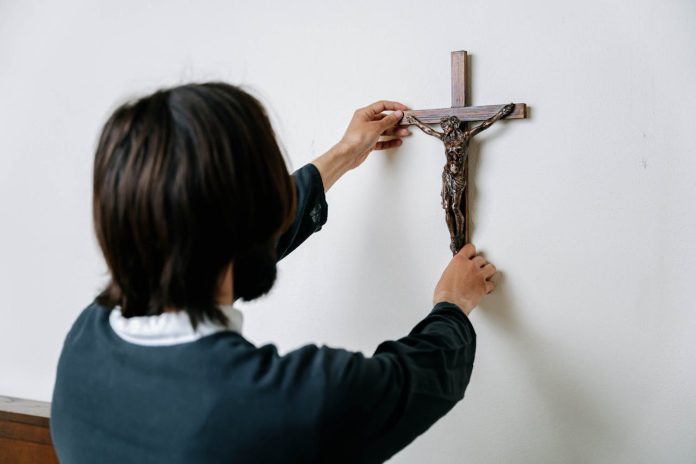 Varšava zabranila vjerske simbole u državnim uredima