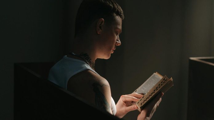 Nastavnica zabranjuje učenicima čitanje Biblije: 
