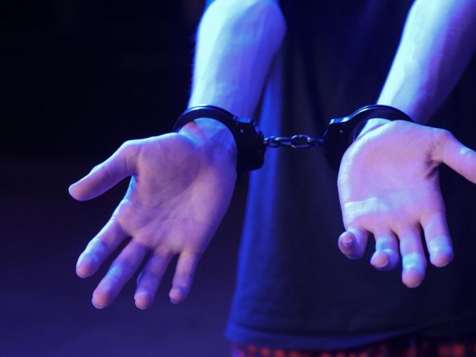 Uhićen 15-godišnjak: Na društvenim mrežama se hvalio svojim zločinima