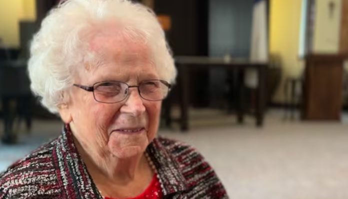 Žena koja je napunila 106 godina kaže da je u Bogu 'tajna' njenog dugog života