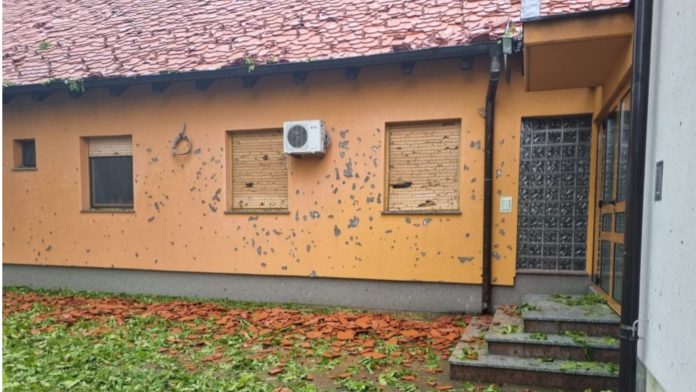 Bošnjaci trebaju našu pomoć: Stanovnicima je žurno potreban crijep