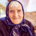 “Radije bih umrla od gladi, nego tražila euro od djece: Okrenuli su mi leđa, a ja Boga molim da ih čuva”