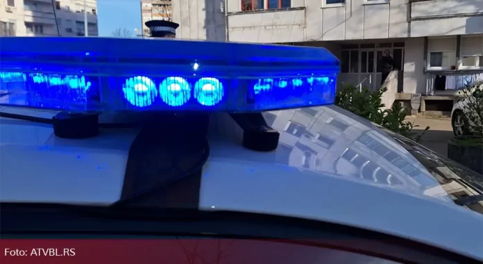 Djevojka skočila sa zgrade