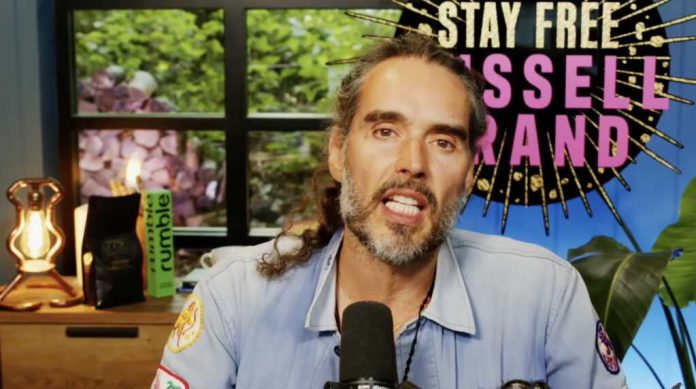 Russell Brand kaže da se ljudi u Hollywoodu 'užasavaju razotkrivanja' njihovih grijeha