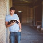 Što znače biblijske riječi: Tko dakle misli da stoji, neka pazi da ne padne? Tko dakle misli da stoji, neka pazi da ne padne