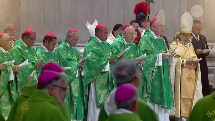 Kreću mjere štednje: Papa Franjo smanjuje plaće kardinalima Kurije