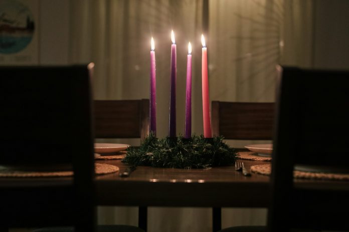Koje su boje svijeće na adventskom vijencu