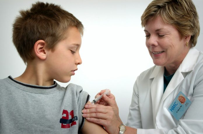 Petogodišnjak razvio autizam nakon što je primio 18 cjepiva u jednom danu