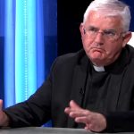 Nadbiskup Uzinić: "Homoseksualni parovi se poput heteroseksualnih vole i pomažu. Zar se to ne može blagoslivljati?"
