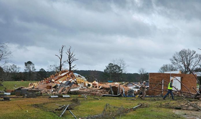 Tornado u Mississippiju ostavio je bračni par neozlijeđen u ruševinama crkve
