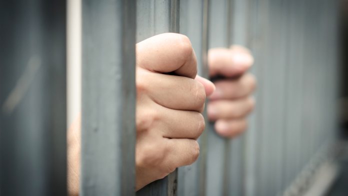 Osuđeni zatvorenik prišao autu i ugledao bebu unutra