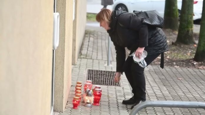 Učiteljica ima više od 30 uboda nožem