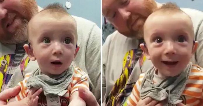 Petomjesečna beba prvi put čuje mamin glas u dirljivom videu