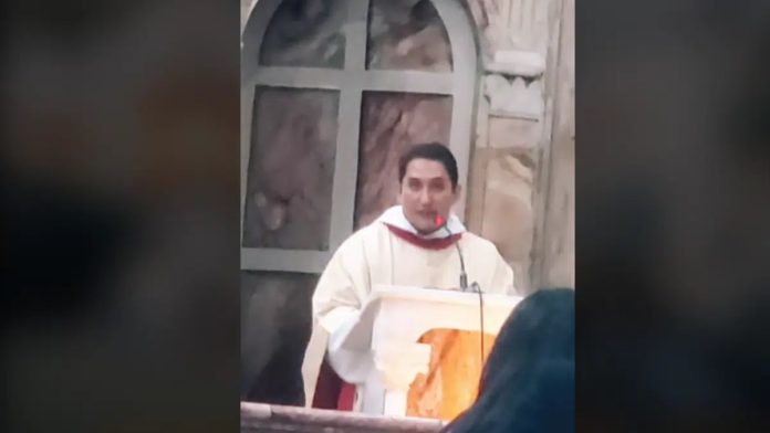 Svećenik napušta svećeništvo u znak protesta protiv 