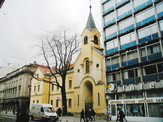 Iz crkve u centru Sarajeva ukrali Presveto, a hostije razbacali