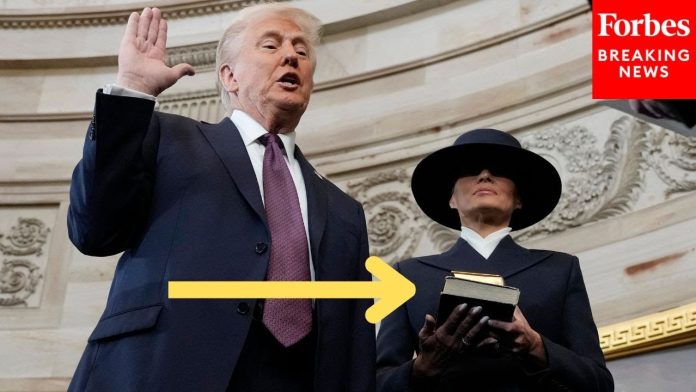 Je li bitno što Trump nije stavio ruku na Bibliju dok je polagao zakletvu?