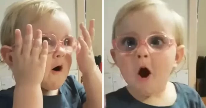 Djevojčica prvi put vidi