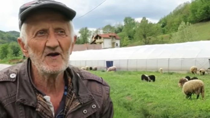 Majka ga je bacila u snijeg