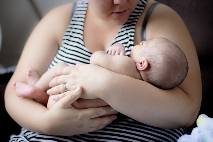Žena optužila 'prestaru' prijateljicu da je 'sebična' jer želi treće dijete u dobi od 42 godine