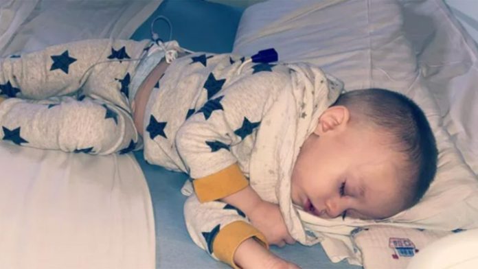Mama uočila neobičan simptom raka kod bebe u peleni