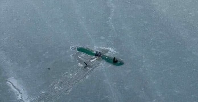 Čudo Božje: Otac i dvoje djece preživjeli 12 sati na krilu aviona koji je pao u jezero