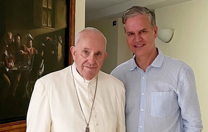 Čovjek koji je žrtva svećenika pedofila svjedoči: Papa mi je rekao da nije bitno što sam gay, da me Bog voli