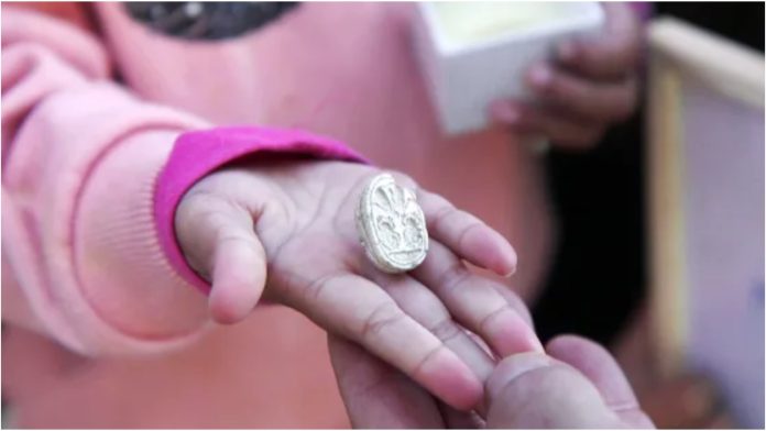 Djevojčica (3) u Izraelu pronašla artefakt koji se povezuje s borbom Davida i Golijata