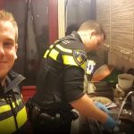 Dvojica policajaca nahranila djecu