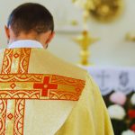 Muslimanski tinejdžer izbo svećenika sedam puta