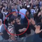 Gej par na papinoj inauguraciji čekao trenutak da svima pokaže poljubac