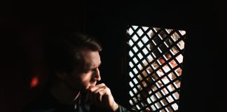 Potpisan zakon kojim se svećenici prisiljavaju na kršenje ispovjedne tajne