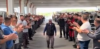 Kolege ispratili radnika u mirovinu na poseban način