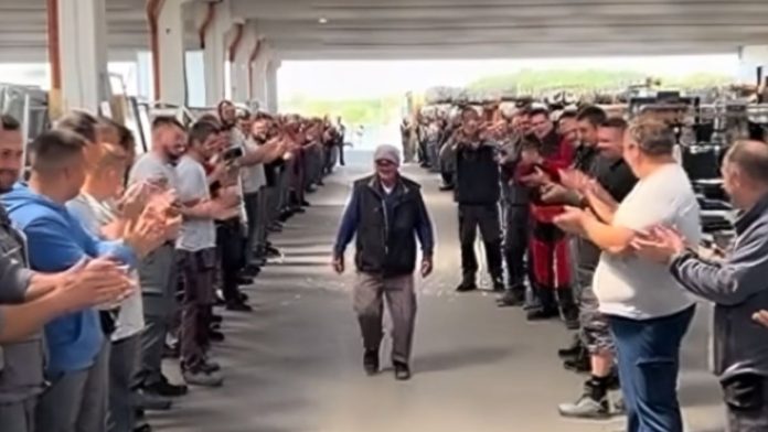 Kolege ispratili radnika u mirovinu na poseban način