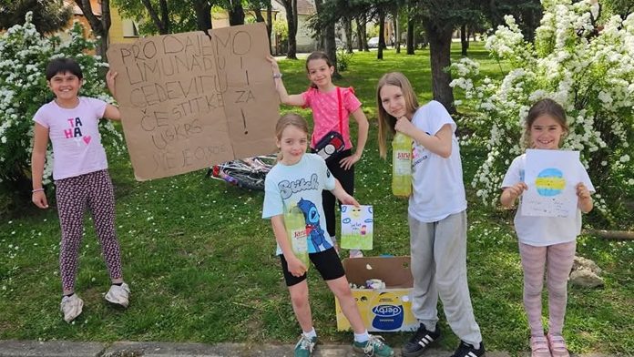 Djeca iz župe u Vinkovcima prodavala limunadu i novac donirala Caritasu