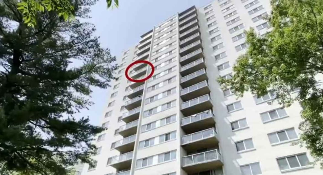 Dvogodišnjak milošću Božjom preživio pad s balkona s 15. kata